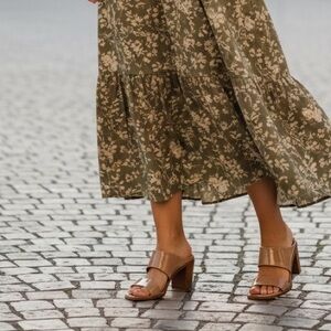 NWB Sofft Sheila Taupe Leather Heeled Sandals Size 9 Open Toe Comfort Block Heel